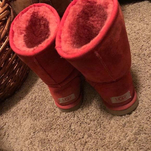 UGG Classic II Genuine Shearling Lined Short Boot - Picture 5 of 5